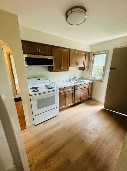 7806 Underhill Dr — Photo 3
