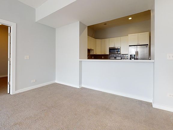 2nd image of 7056 N Clark St #207