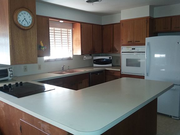 5th image of 1402 S Harry Ave