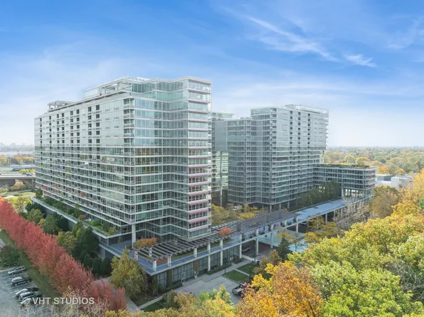 9715 Woods Dr Unit 911, Skokie, IL 60077