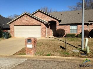 6040 Creekside Cir, Tyler, TX 75703
