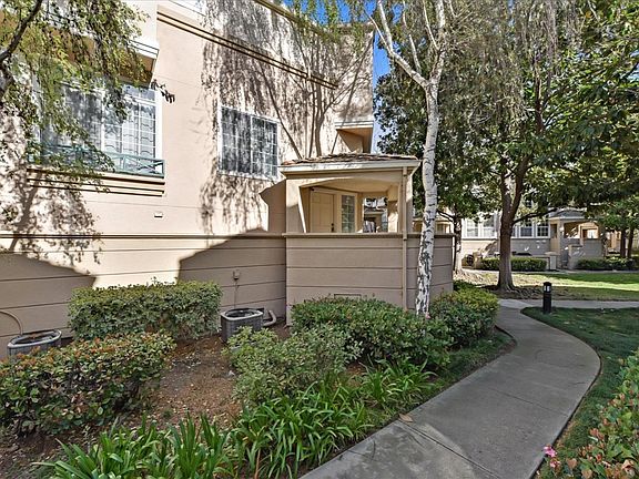3rd image of 1549 Larkwood Ct