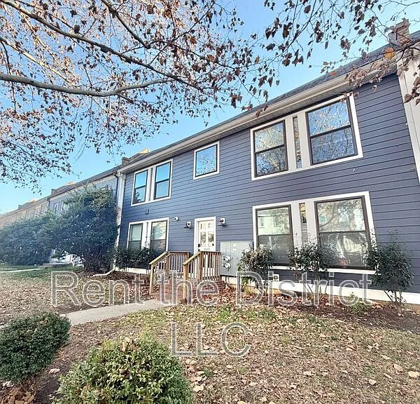 1605 F St NE #1 — Photo 1