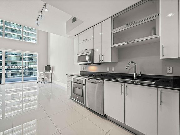 3rd image of 60 SW 13th St APT 3618