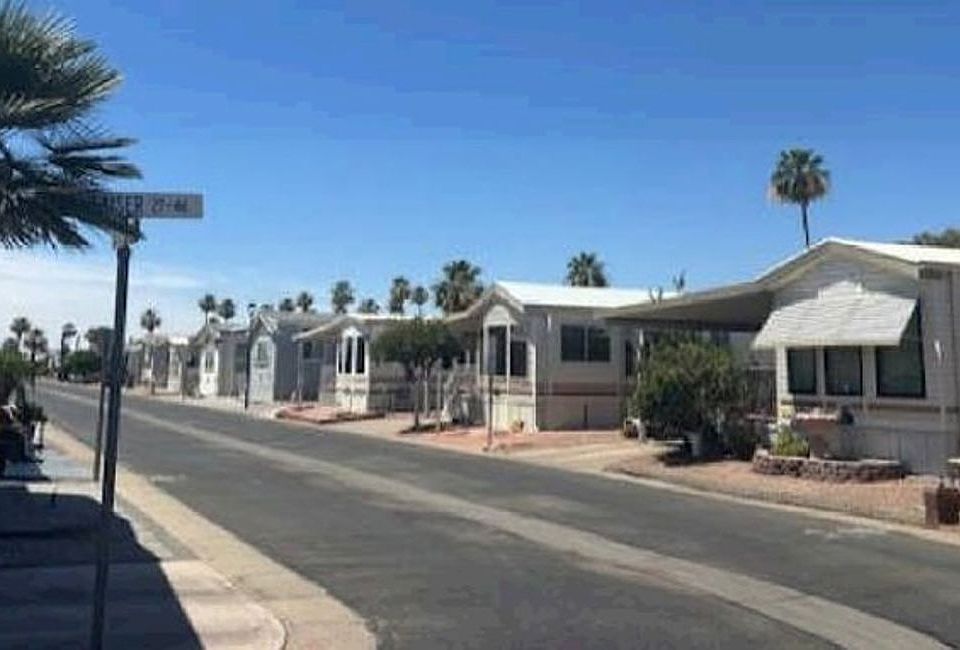 Exterior Neighborhood (street photo)