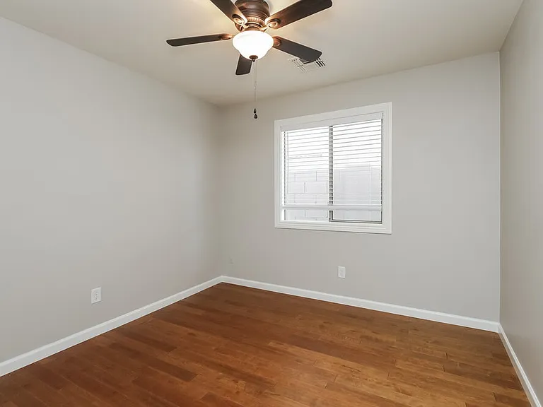 651 E Christopher St — Photo 13