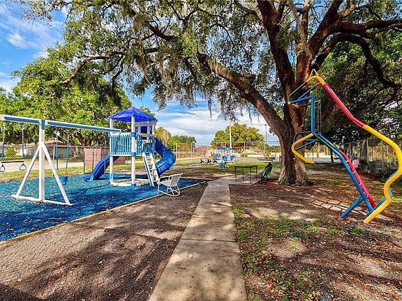 3rd image of 3367 Ramblewood Dr N
