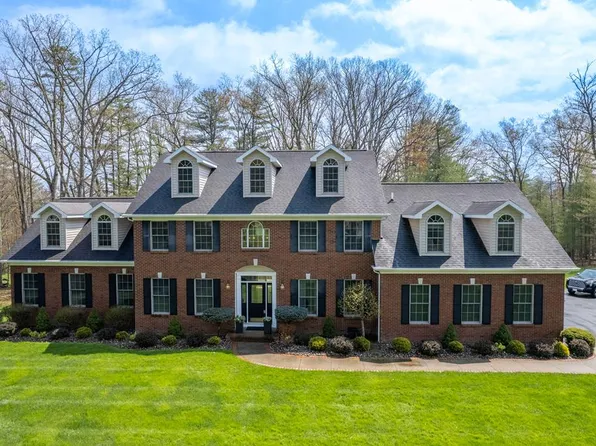 9367 Woodcrest Dr, Painted Post, NY 14870