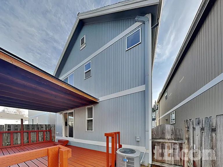 577 SW 207th Ave — Photo 15