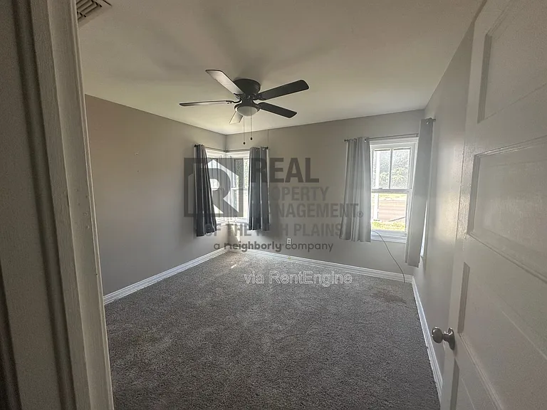 3007 S Washington St — Photo 10