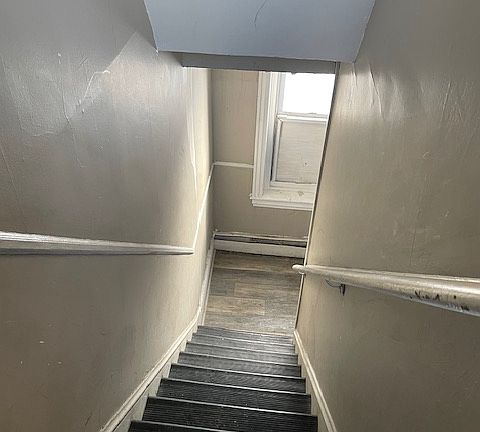 5th image of 1214 E 2nd St APT 10