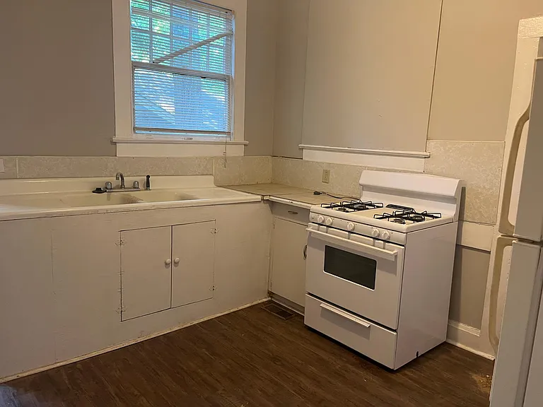 2223 Lee St — Photo 16