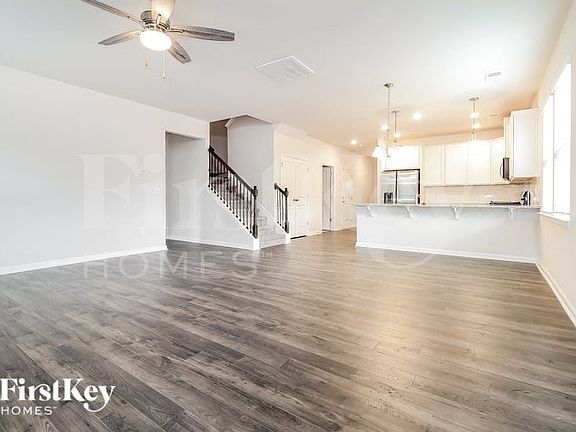 3rd image of 15 Wild Lily Dr