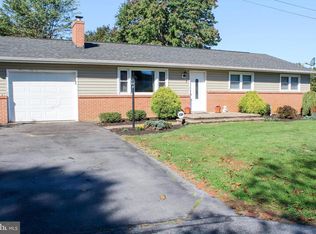 1043 Laurich Dr, Chambersburg, PA 17202