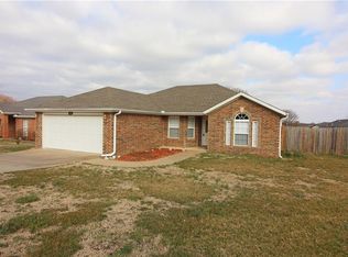 430 Firewood Dr, Centerton, AR 72719
