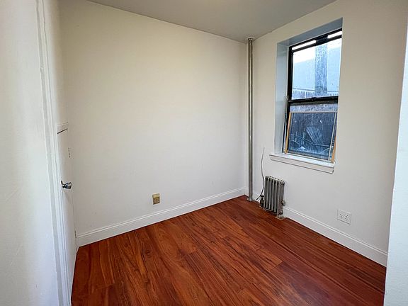 4th image of 514 E 13th St #1RR