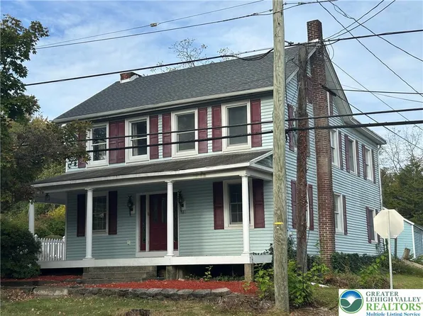 696 S Delaware Dr, Mount Bethel, PA 18343