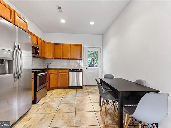 4th image of 438 N Sloan St
