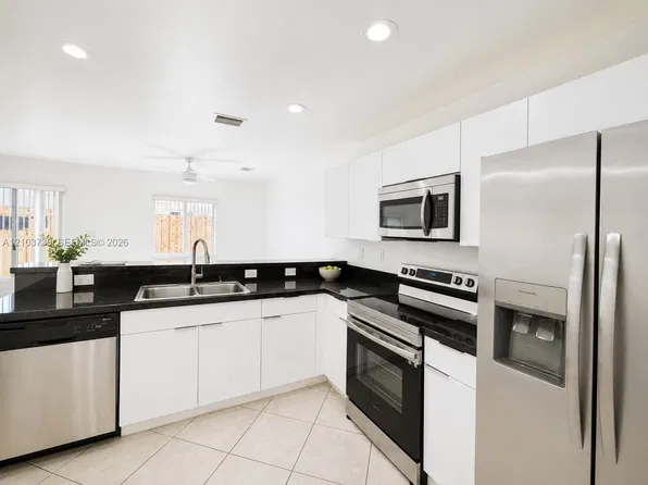 324 NE 3rd St APT C, Hallandale Beach, FL 33009