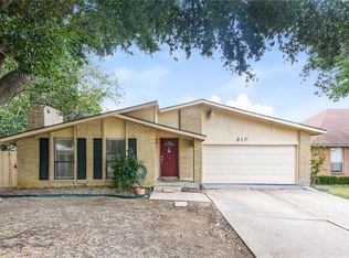 212 Chamberland Ct, Arlington, TX 76014