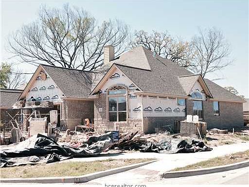 1st image of 2600 Forest Oaks