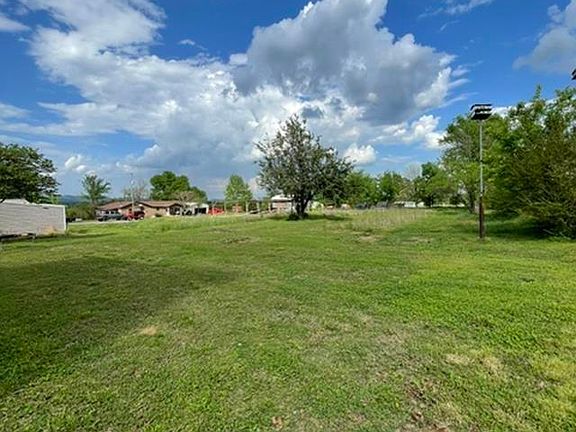 4th image of 134 Hilltop Ln