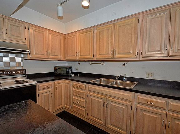5th image of 10711 5th Avenue Cut Off APT 303