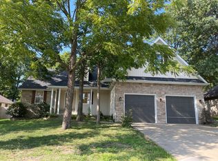 1091 W Red Oak St, Springfield, MO 65803