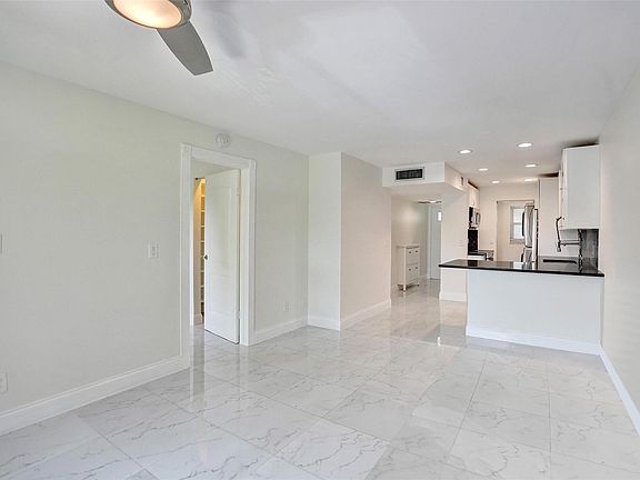 3rd image of 2920 NE 8th Terrace #202