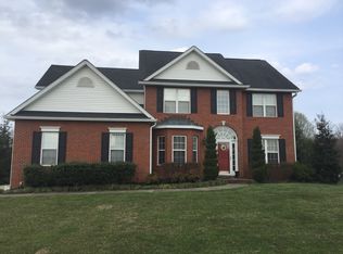 703 Plantation Dr, Hurricane, WV 25526