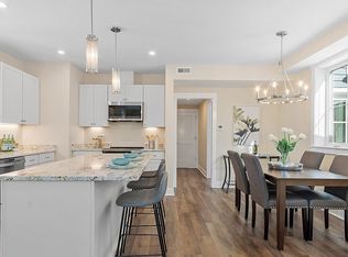 20 Millrun Ln #7B, Concord, MA 01742