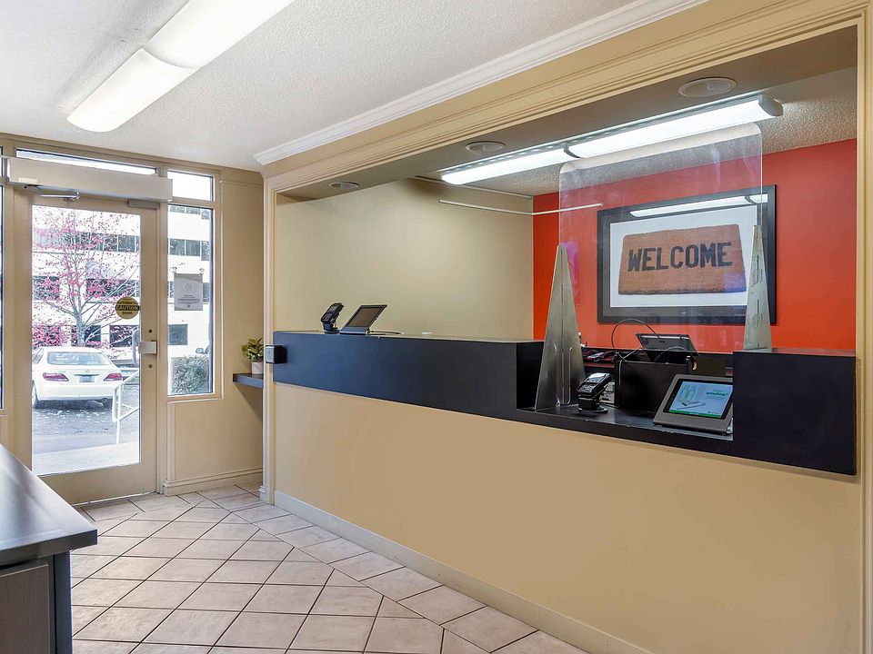 Lobby and Guest Check-in