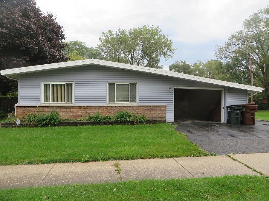 1st image of 469 Shabbona Dr