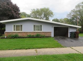 469 Shabbona Dr, Park Forest, IL 60466