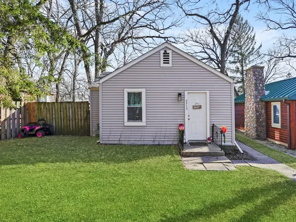 7713 S Oak Rd, Wonder Lake, IL 60097