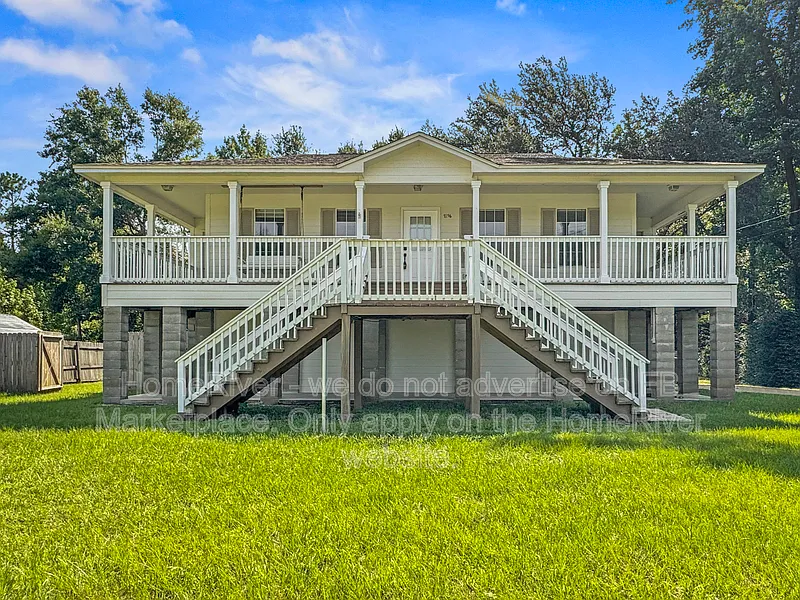 3 bed, 2.0 bath, 1275 sqft, $2,400 — Photo 1