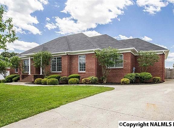 3rd image of 106 Silverthorne Dr