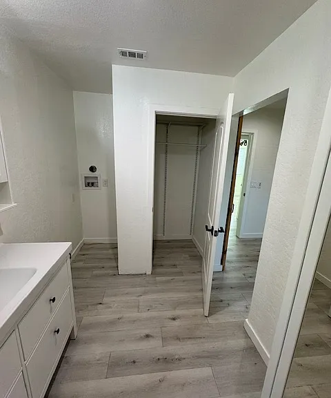 333 Greentree Rd — Photo 20