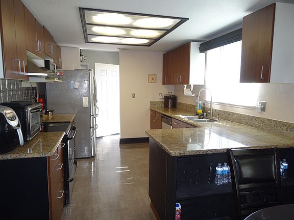 2nd image of 15 Meadow Breeze Ct