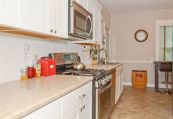 4th image of 91 Essex St #1