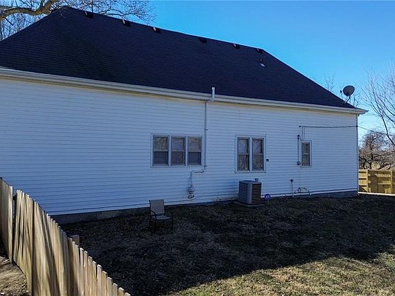 4th image of 903 Cook Rd