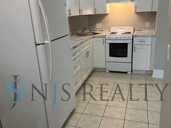 4th image of 139 Cottage Ave APT 3