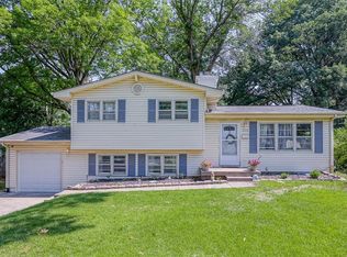 2104 NE Shady Lane Dr, Kansas City, MO 64118