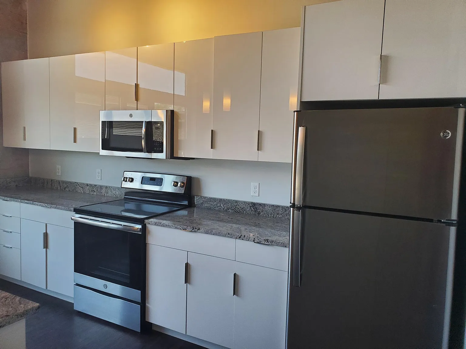 2 bed, 1100 sqft, $2,135 — Photo 2