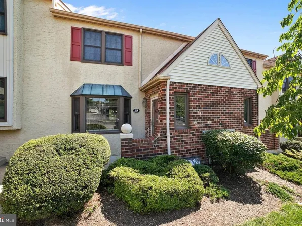 318 Norris Hall Ln #318, Norristown, PA 19403