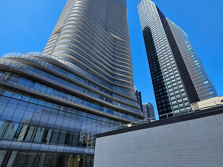 550 Yonge St #3F — Photo 28