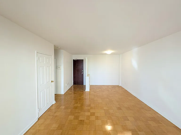 450 Walmer Rd — Photo 18