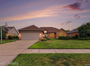 19944 Townsend Dr, Macomb, MI 48044
