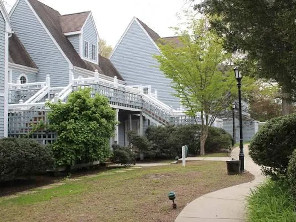 611 Old Pond Ln, Norwich, CT 06360