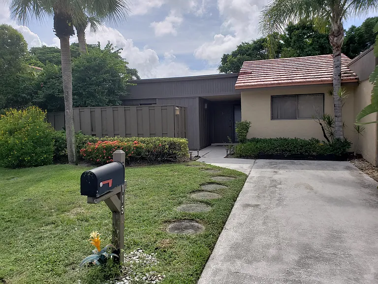 11115 Oakdale Rd — Photo 1
